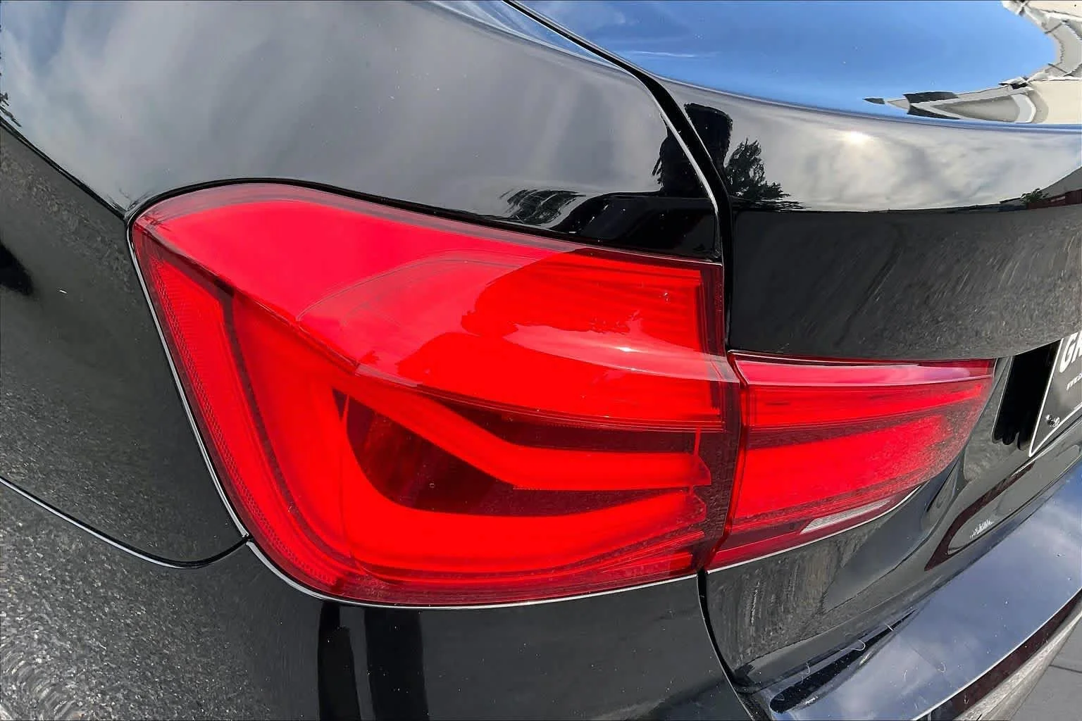 Used 2017 Jet Black BMW 330e iPerformance image 28