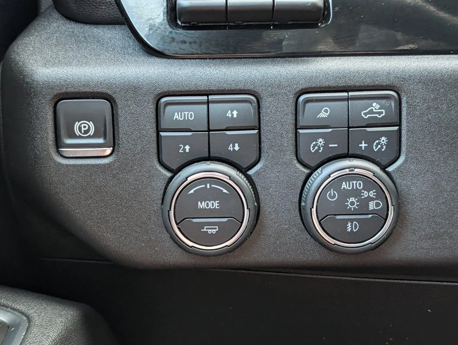 Used 2025 Sterling Gray Metallic Chevrolet High Country image 30