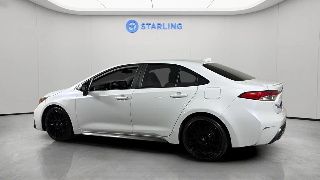 Used 2022 Off-white Toyota SE image 4
