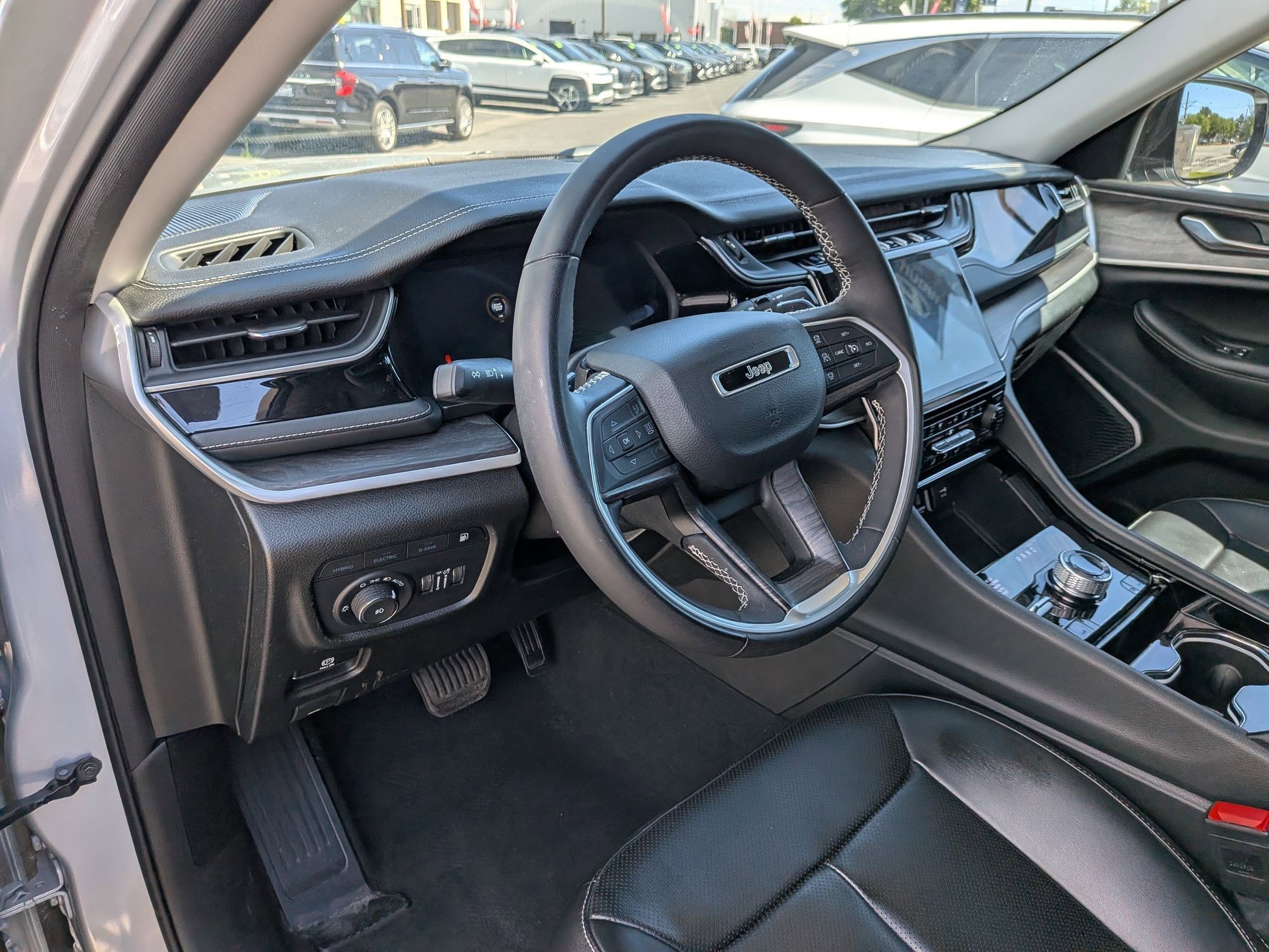 Used 2023 Silver Zynith Jeep 4xe image 16
