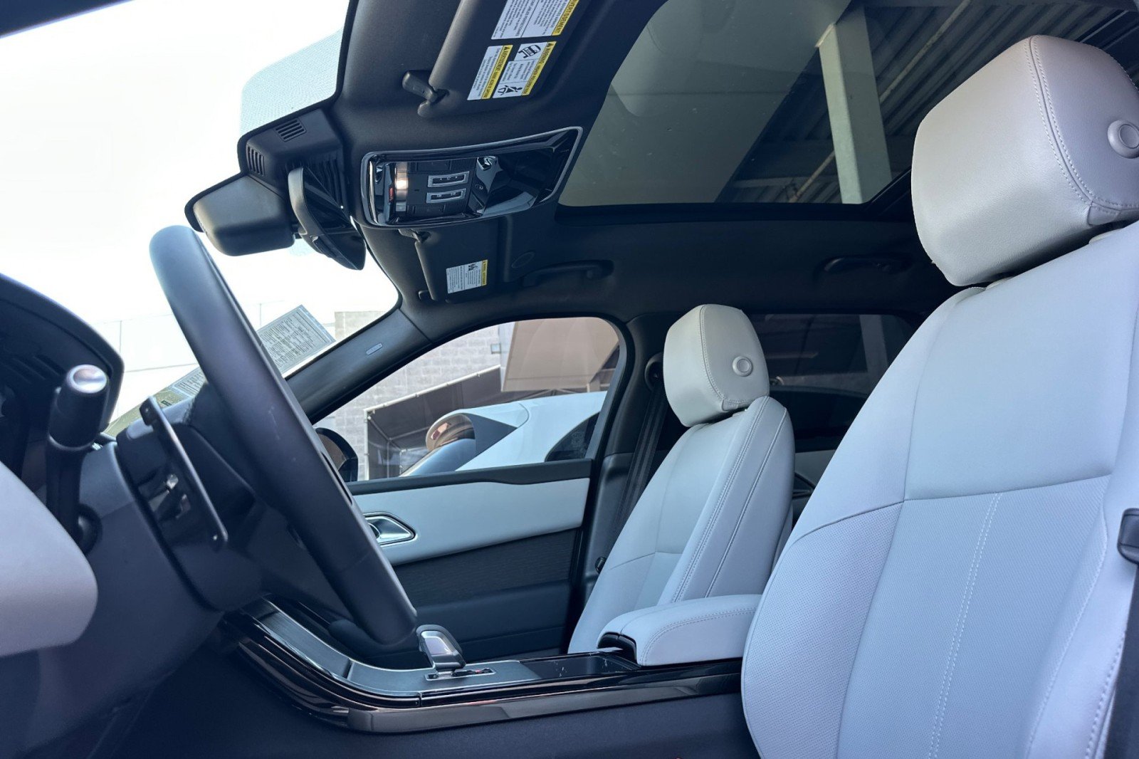 Used 2024 WHITE Land Rover Dynamic SE image 5