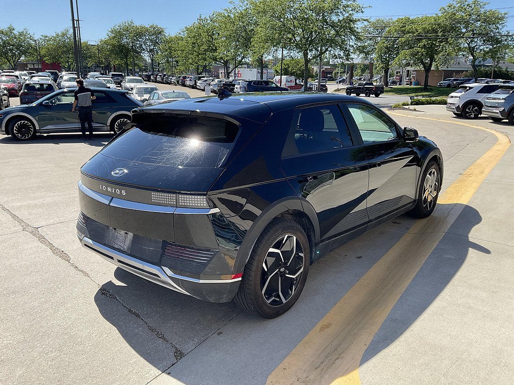 Certified Used 2024 Abyss Black Hyundai SEL image 3