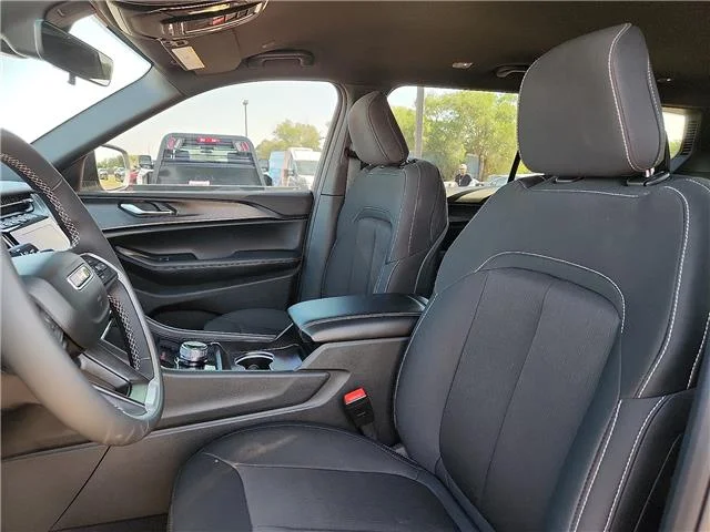 Used 2025 Silver Jeep Laredo 4x4 image 13