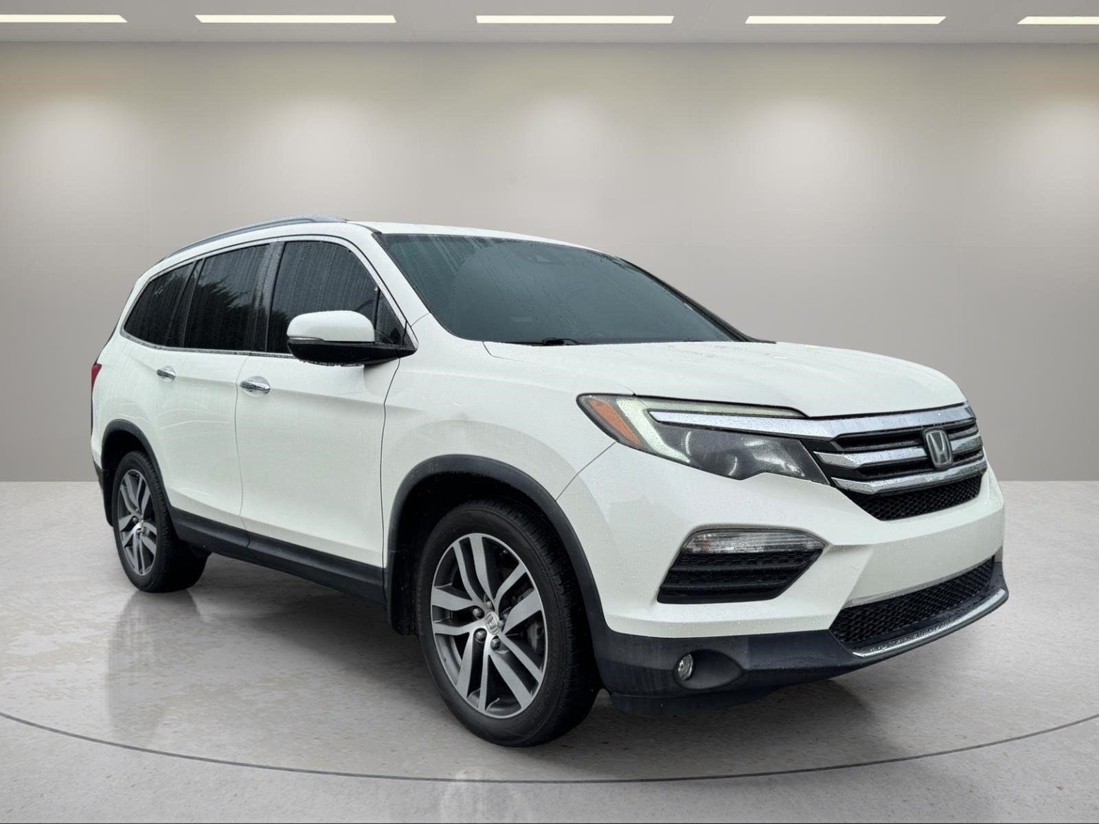 Used 2017 White Diamond Pearl Honda Elite image 3