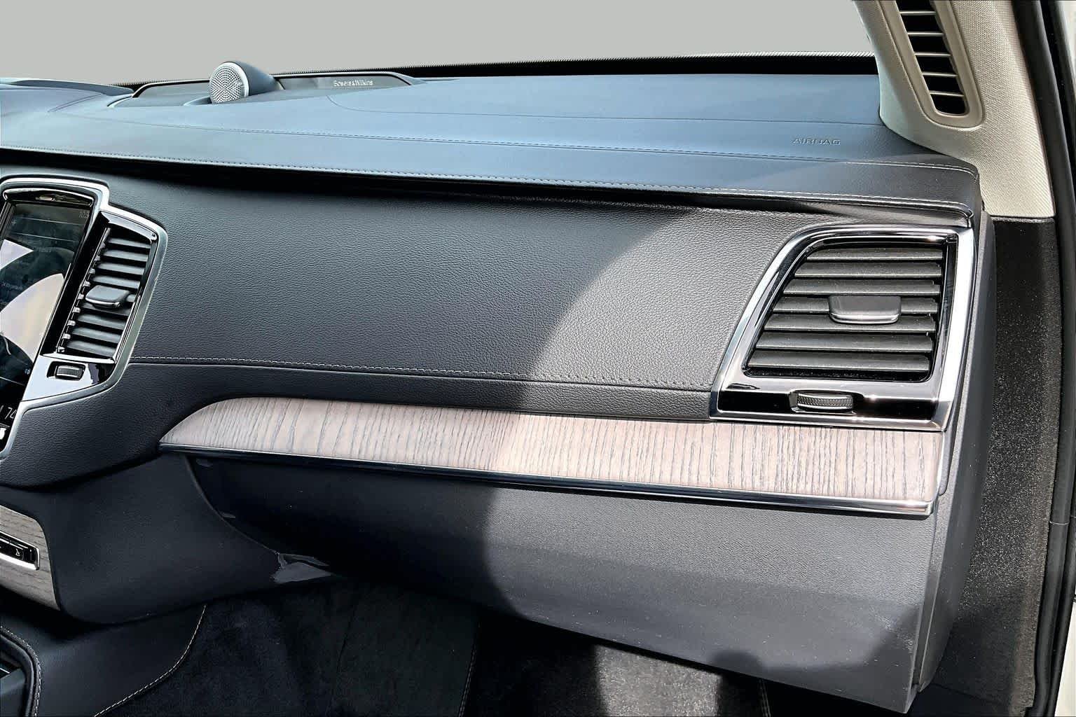 Used 2022 GOLD Volvo Inscription image 19