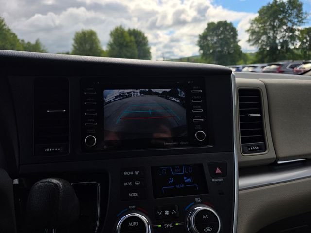 Used 2018 Walnut Toyota LE image 27