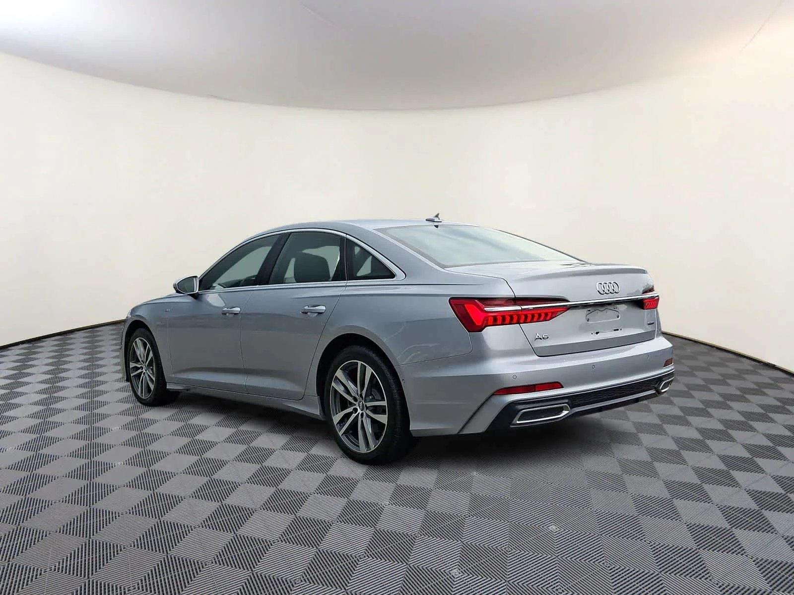 Used 2019 Silver Audi Prestige image 7