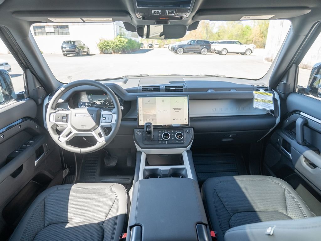 New 2026 Black Land Rover X-Dynamic SE image 17