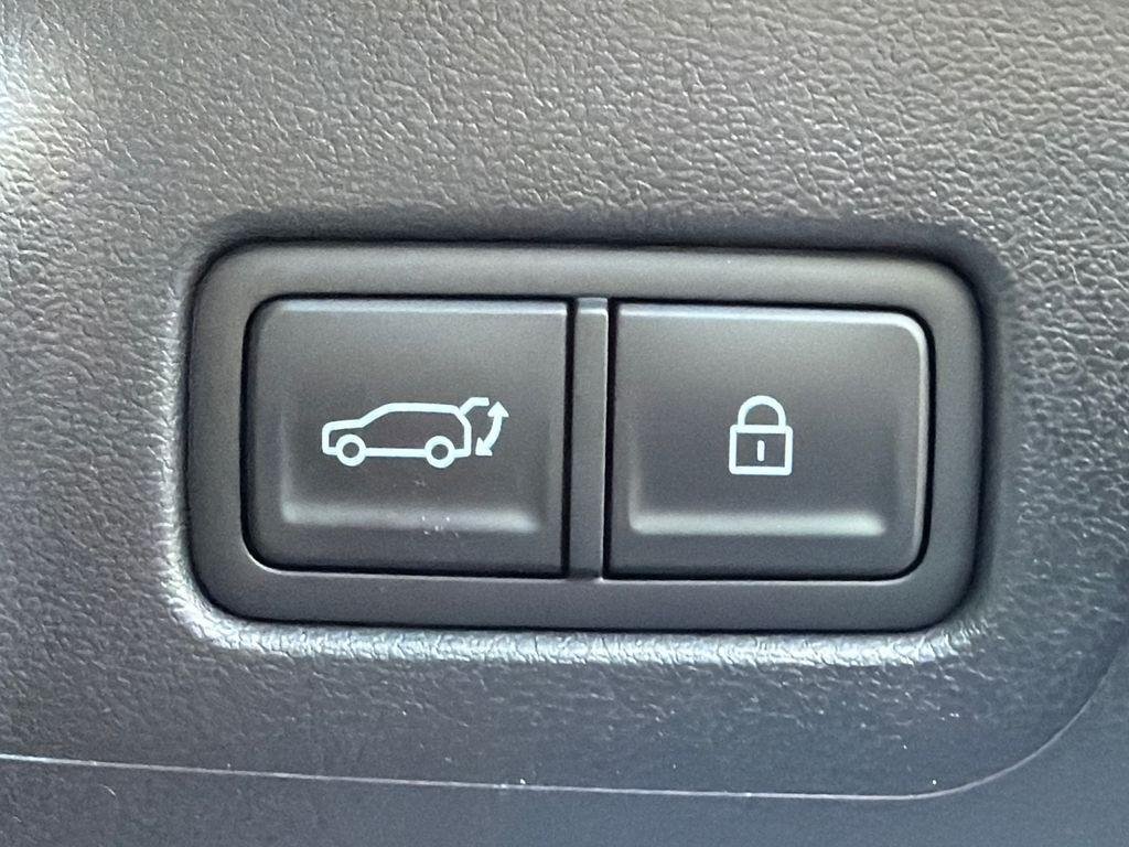 New 2027 Gray Hyundai SEL FWD image 19