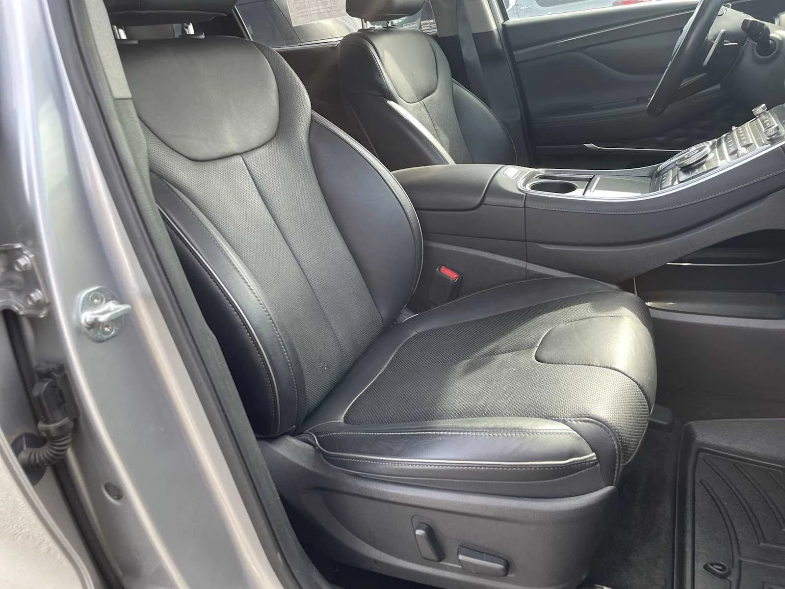 Used 2022  Hyundai Limited image 29