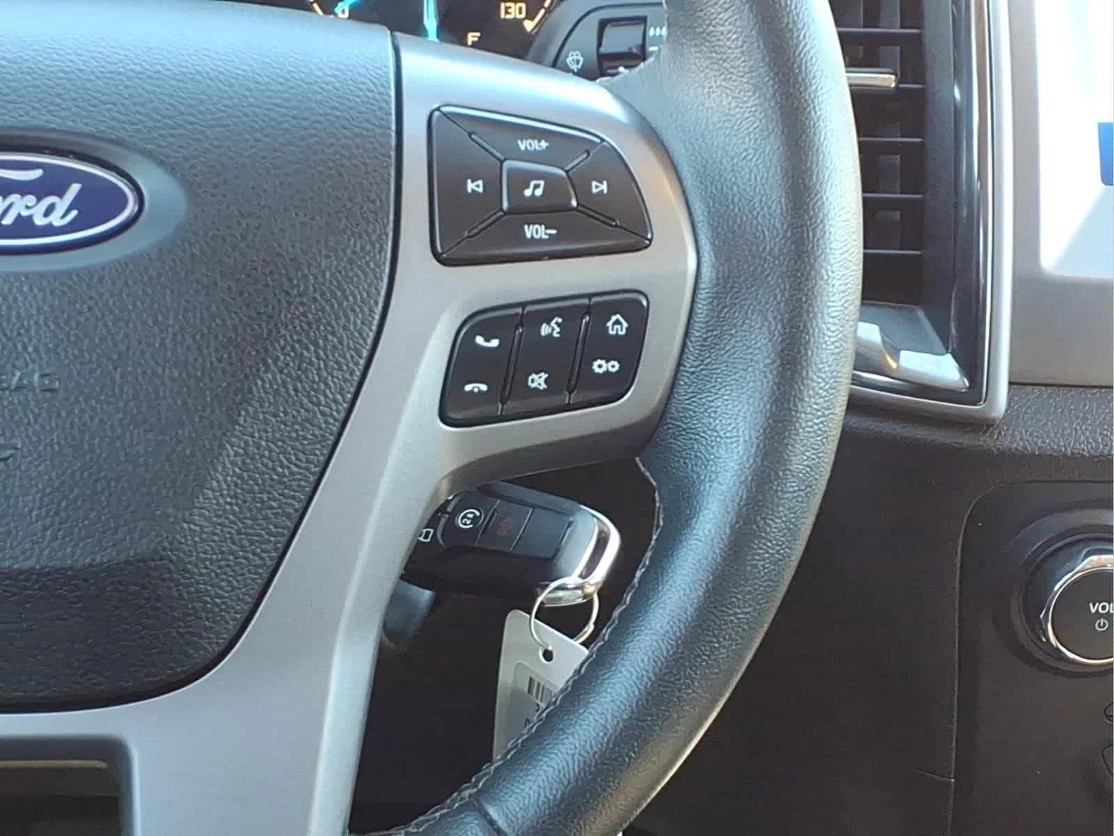Used 2023 Oxford White Ford XLT image 23