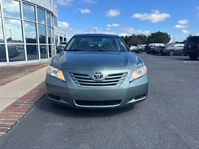 Used 2009 Green Toyota LE image 2