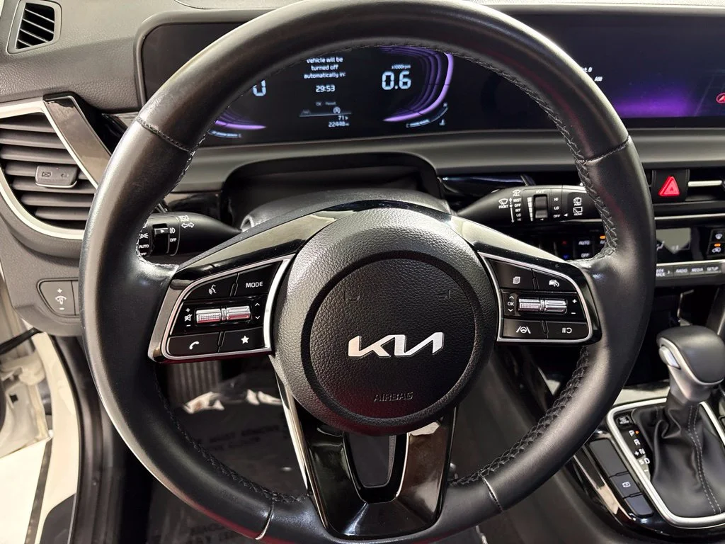 Used 2025 White Kia S image 30