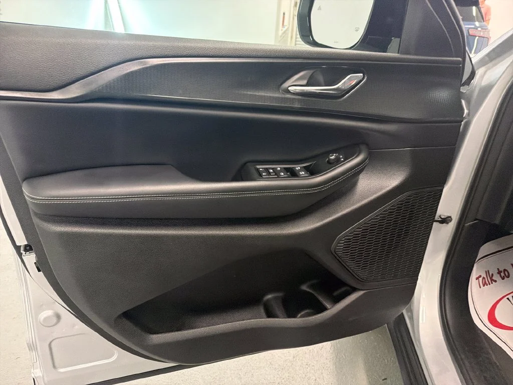 Used 2025 Silver Jeep Altitude image 12