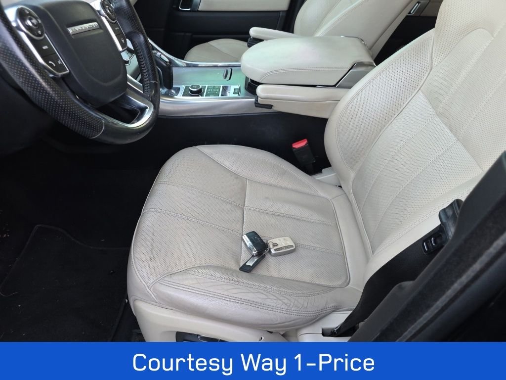 Used 2014 White Land Rover 3.0L V6 Supercharged HSE image 13