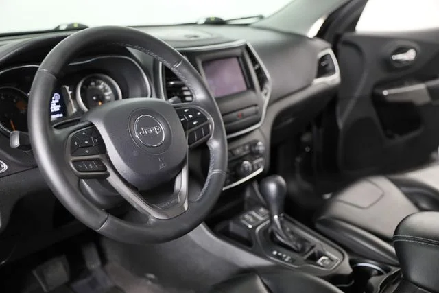 Used 2019 Black Jeep Latitude Plus image 15
