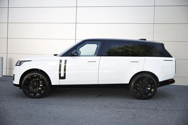 New 2026 Fuji White Land Rover SE 7 Seats image 4