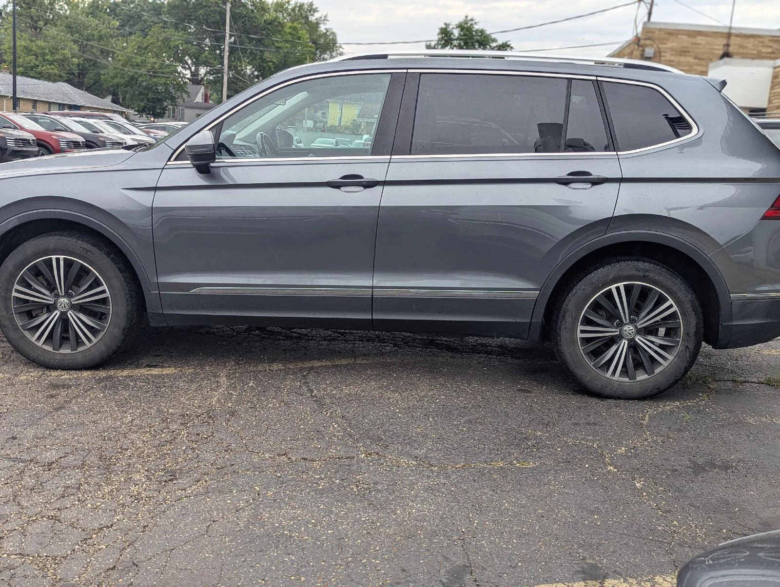 Used 2018 Platinum Gray Metallic Volkswagen SEL image 5