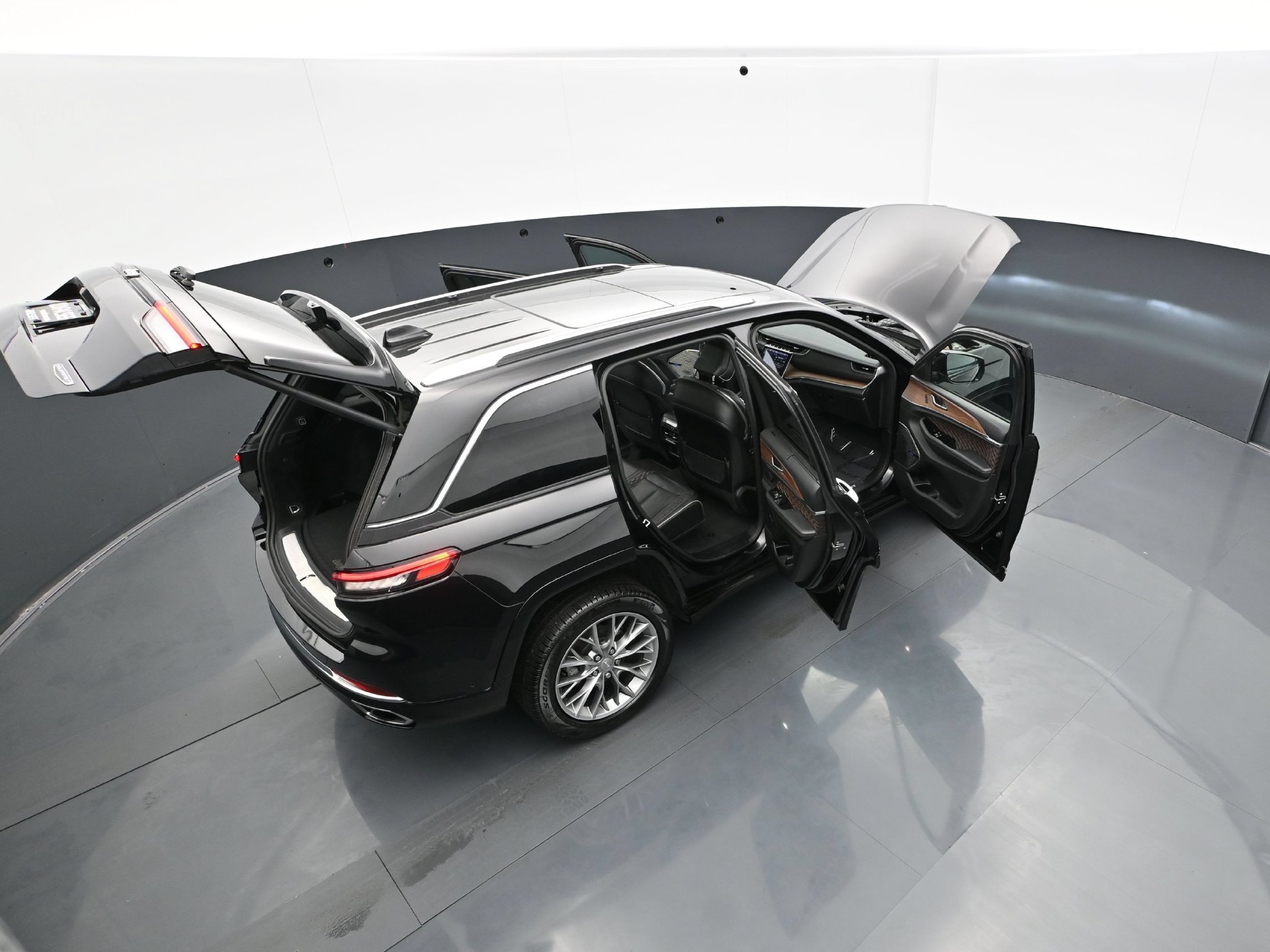 Used 2023 Diamond Black Crystal Pearlcoat Jeep Summit image 45