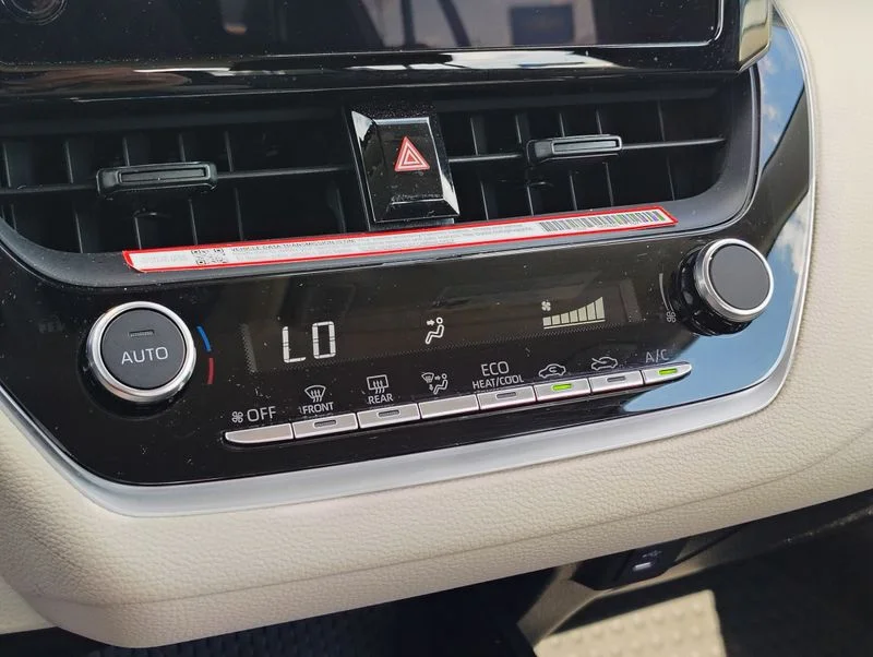 Used 2025  Toyota LE image 17