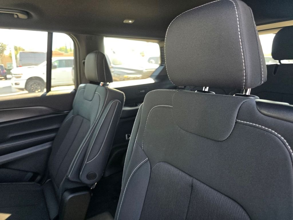New 2026 Bright White Clear-Coat Exterior Paint Jeep Laredo image 9