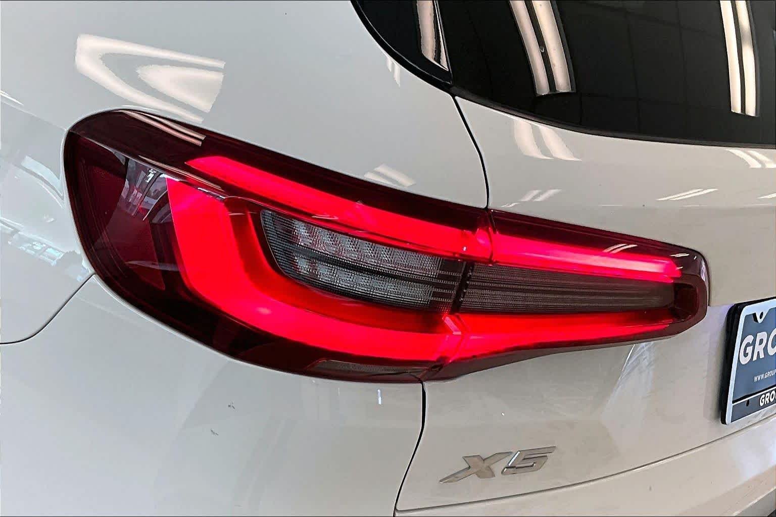 Used 2023 Alpine White BMW xDrive40i image 28