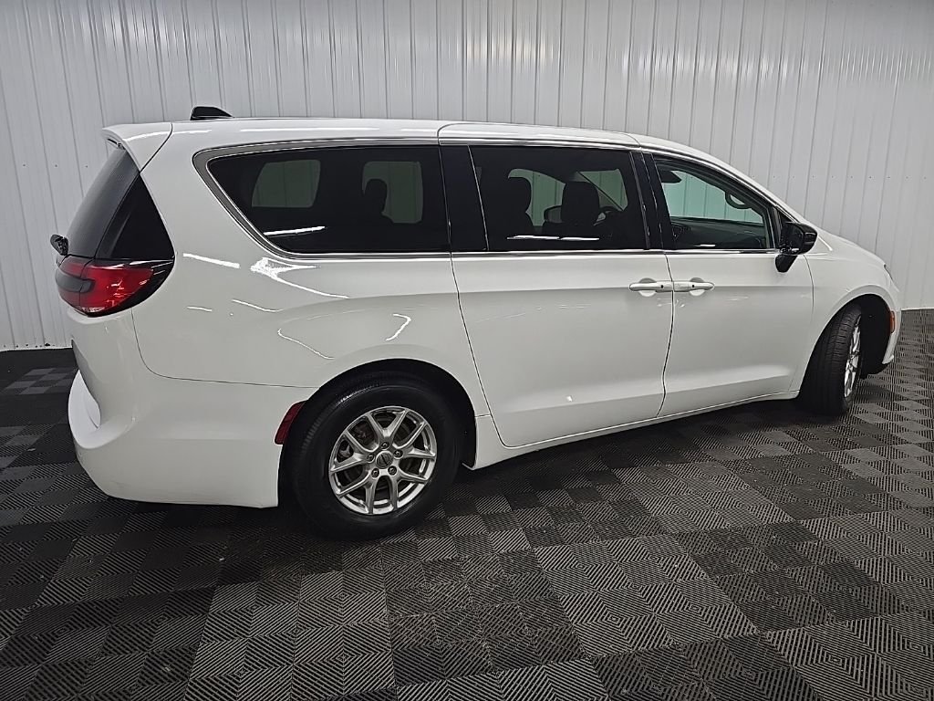 Used 2024 White Chrysler Touring L image 3