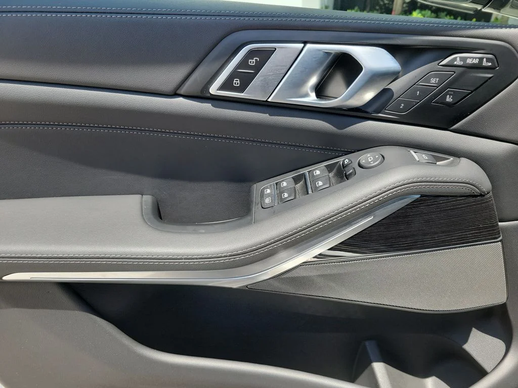 Used 2026 Gray BMW xDrive40i image 19