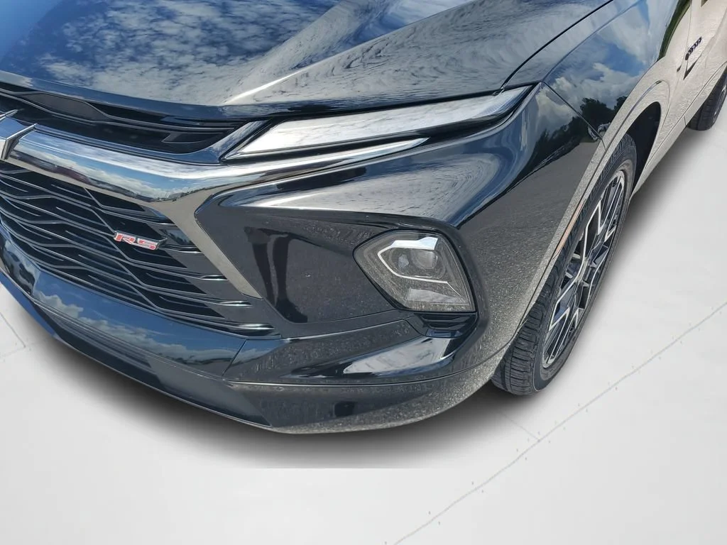 Used 2025 Black Chevrolet RS image 9