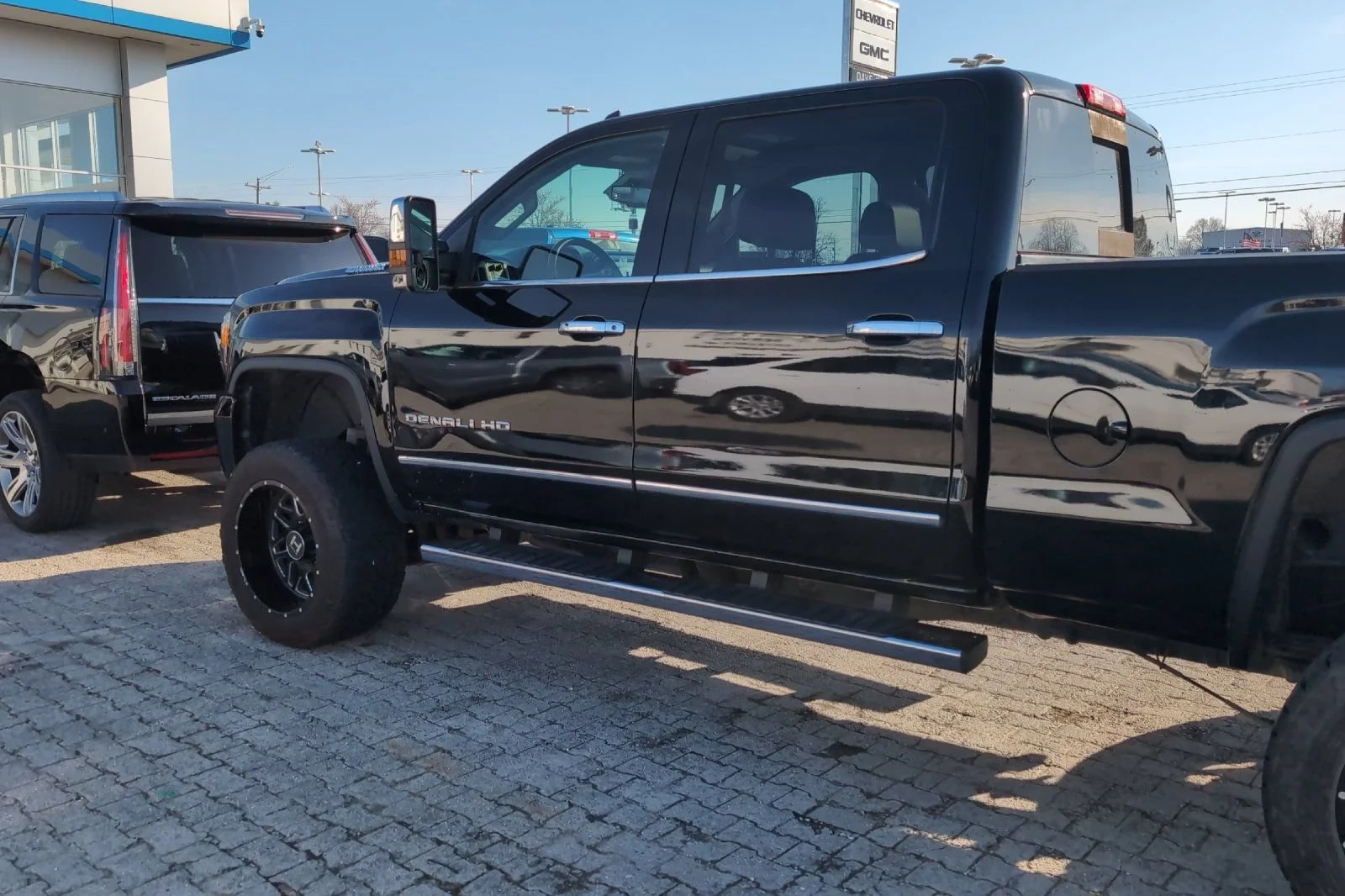 Used 2018 Onyx Black GMC Denali image 7