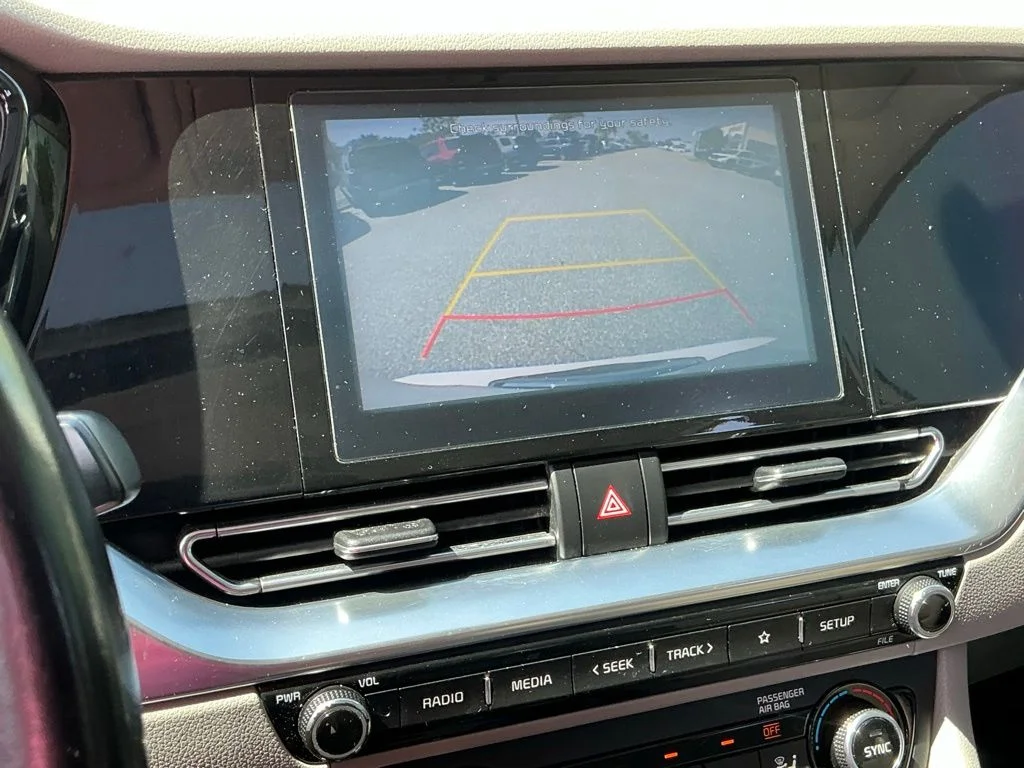 Used 2020 White Kia Touring image 34