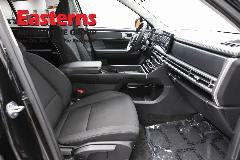 Used 2025 Black Hyundai SE image 22
