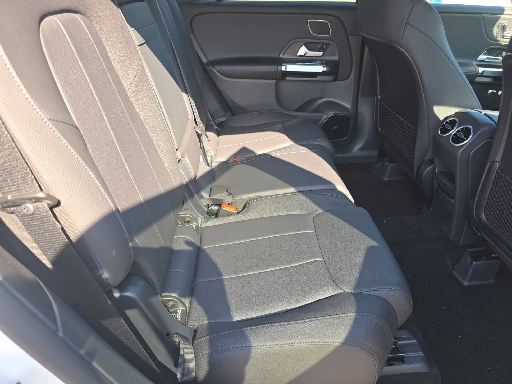 New 2026 Polar White Mercedes-Benz GLB 250 image 54