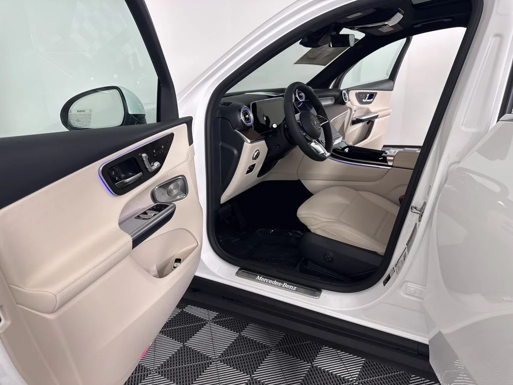 New 2026 White Mercedes-Benz GLC 300 image 23