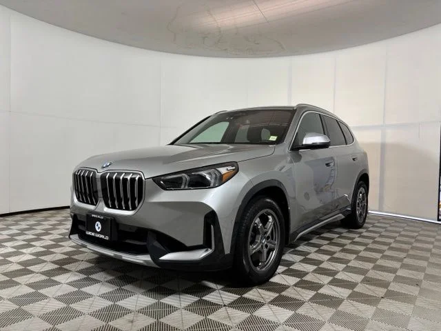 Used 2024 Space Silver Metallic BMW xDrive28i image 3