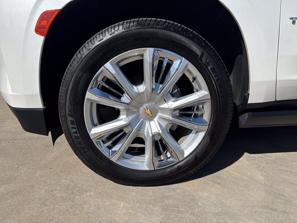Used 2022 IRIDESCENT PEARL TRICOAT Chevrolet High Country image 27