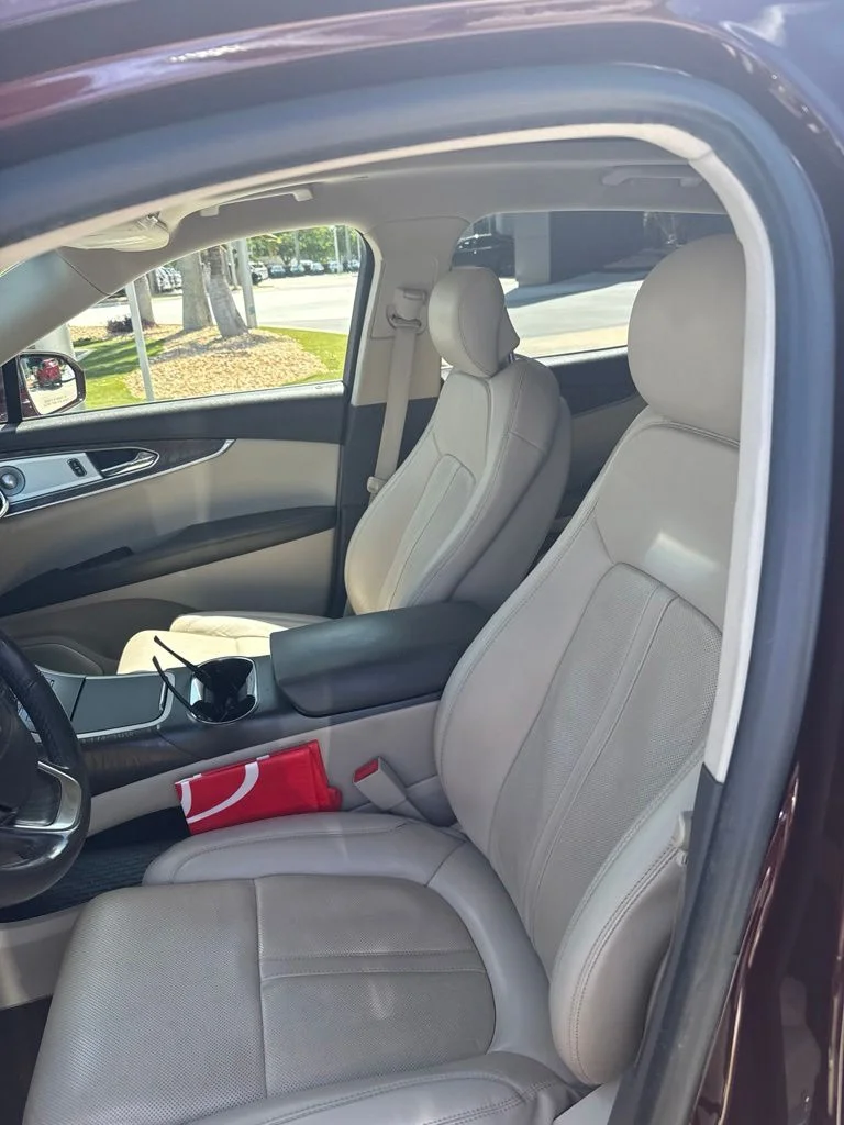 Used 2019 Burgundy Velvet Metallic Tinted Clearcoat Lincoln Reserve image 3
