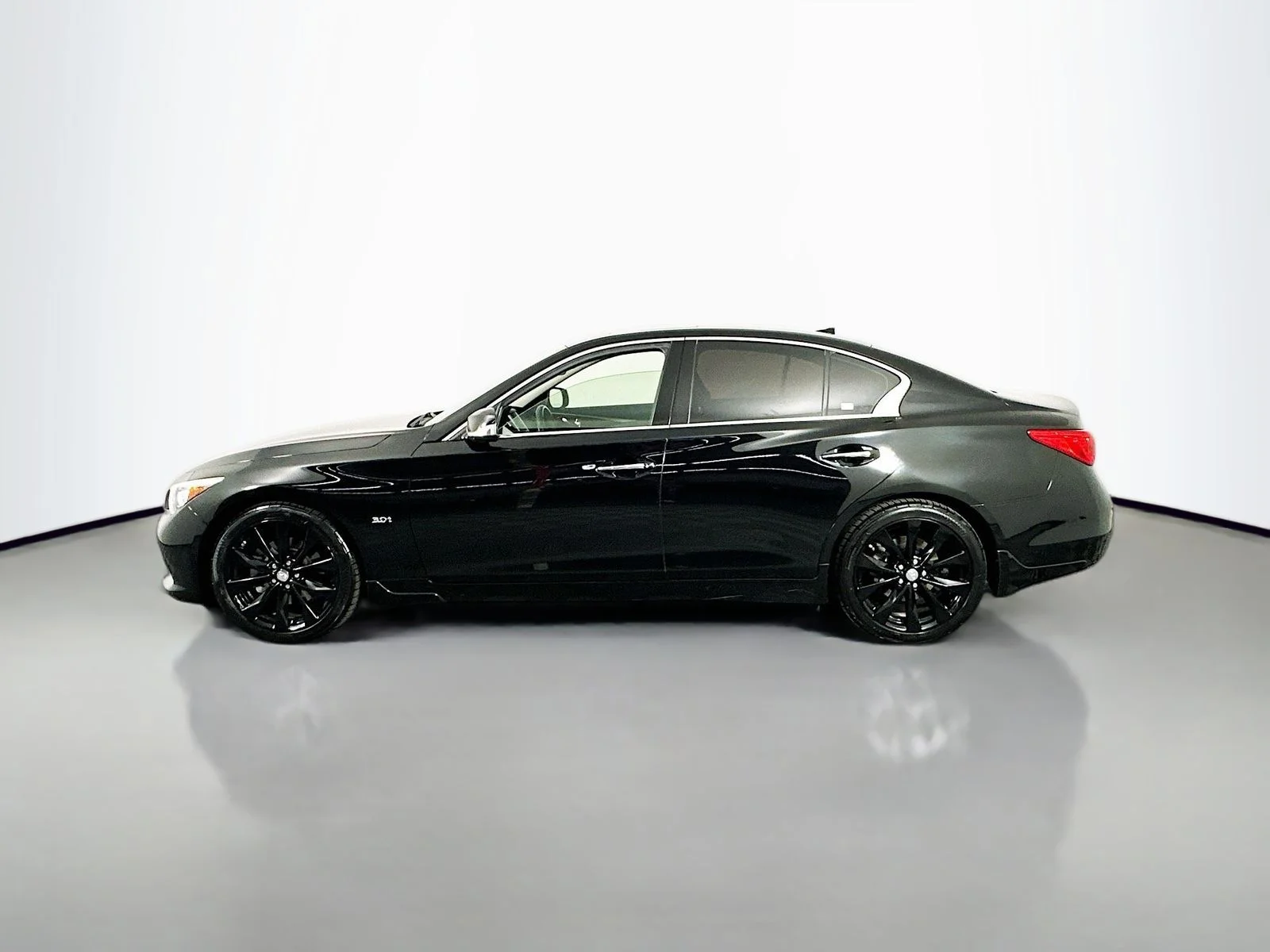 Used 2017 Black Obsidian INFINITI 3.0t Premium image 4