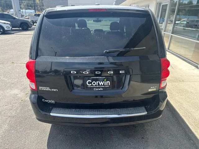Used 2018 Brilliant Black Crystal Pearlcoat Dodge SXT image 8