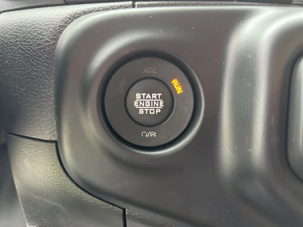 Used 2023 Silver Jeep Altitude image 23