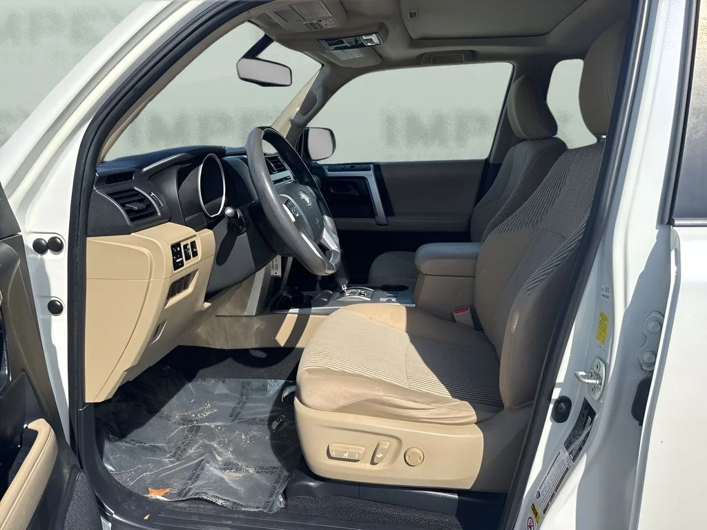 Used 2010 White Toyota SR5 image 9