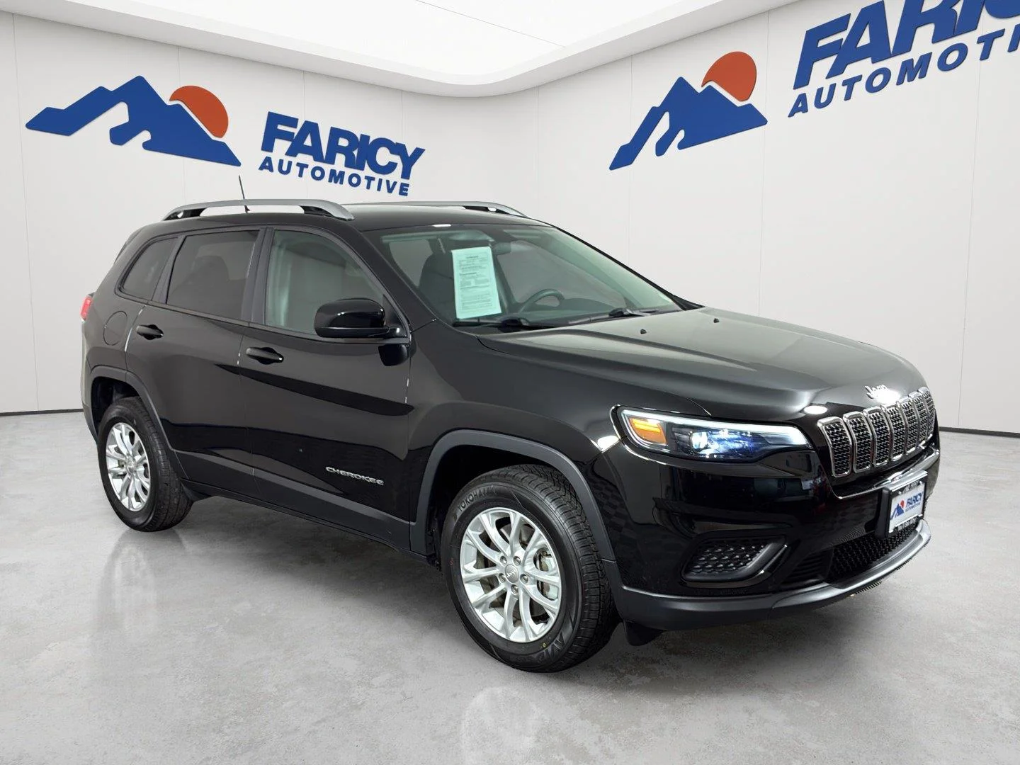 Used 2020 Diamond Black Crystal Pearlcoat Jeep Latitude image 2