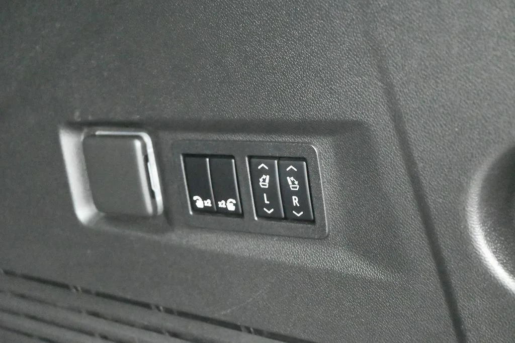 Used 2021 Black Chevrolet High Country image 46