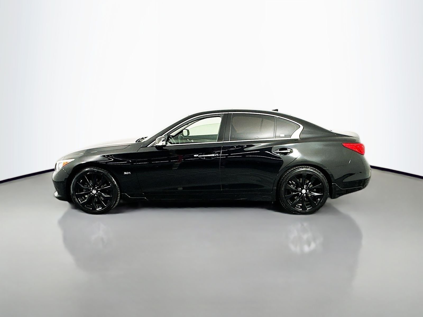 Used 2017 Black Obsidian INFINITI 3.0t Premium image 4