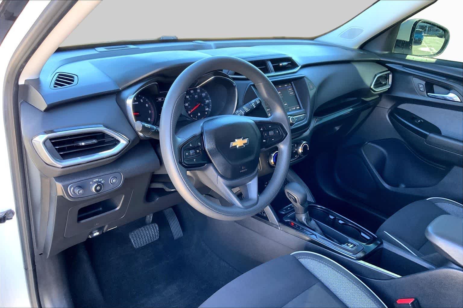 Used 2022 Summit White Chevrolet LT image 17
