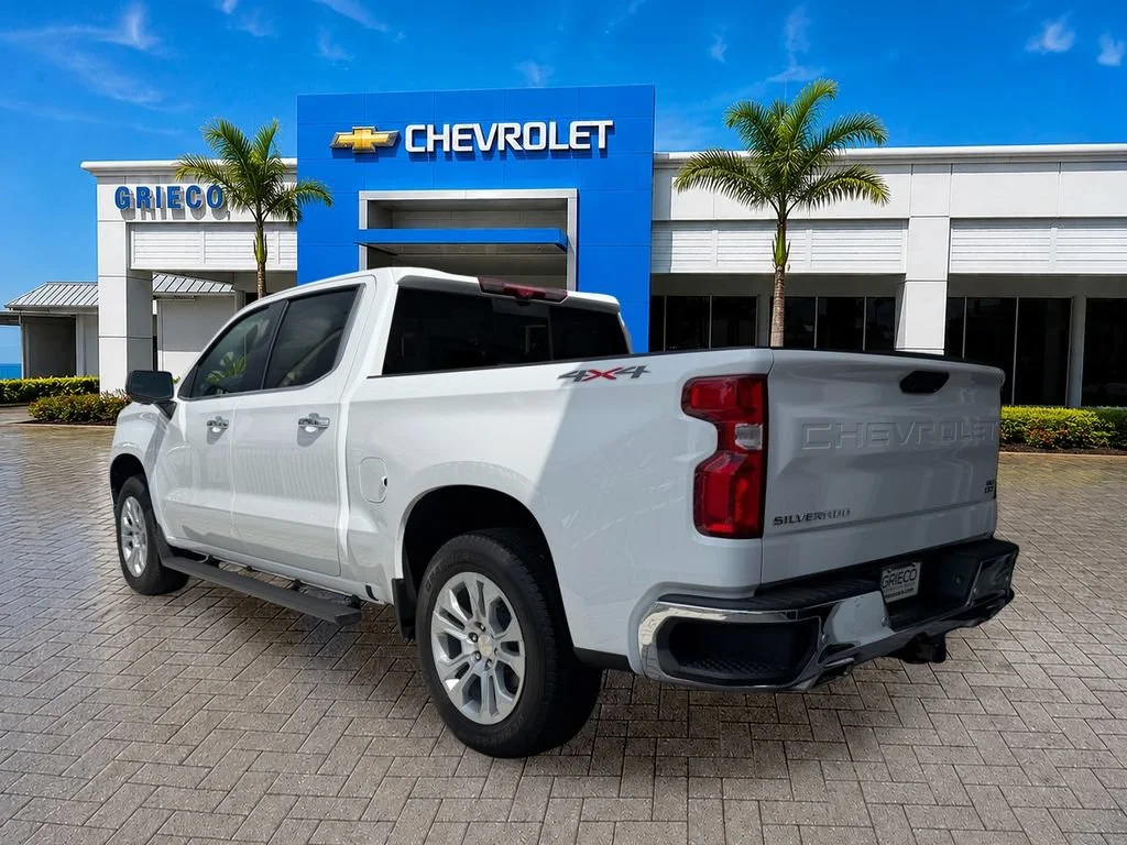 New 2025 Summit White Chevrolet LTZ image 5