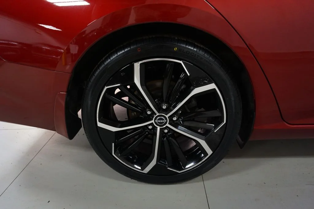 Used 2023 Red Nissan 2.5 SR image 42