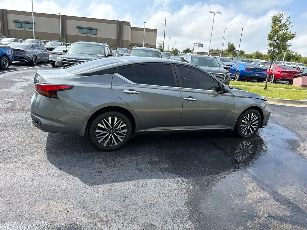 Used 2023 Gray Nissan 2.5 SV image 8