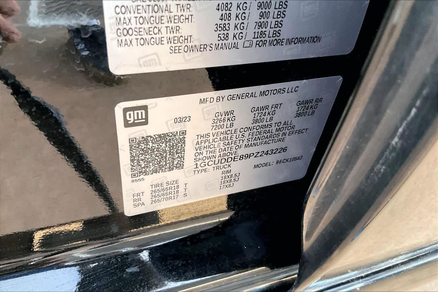 Used 2023 BLACK Chevrolet LT image 34
