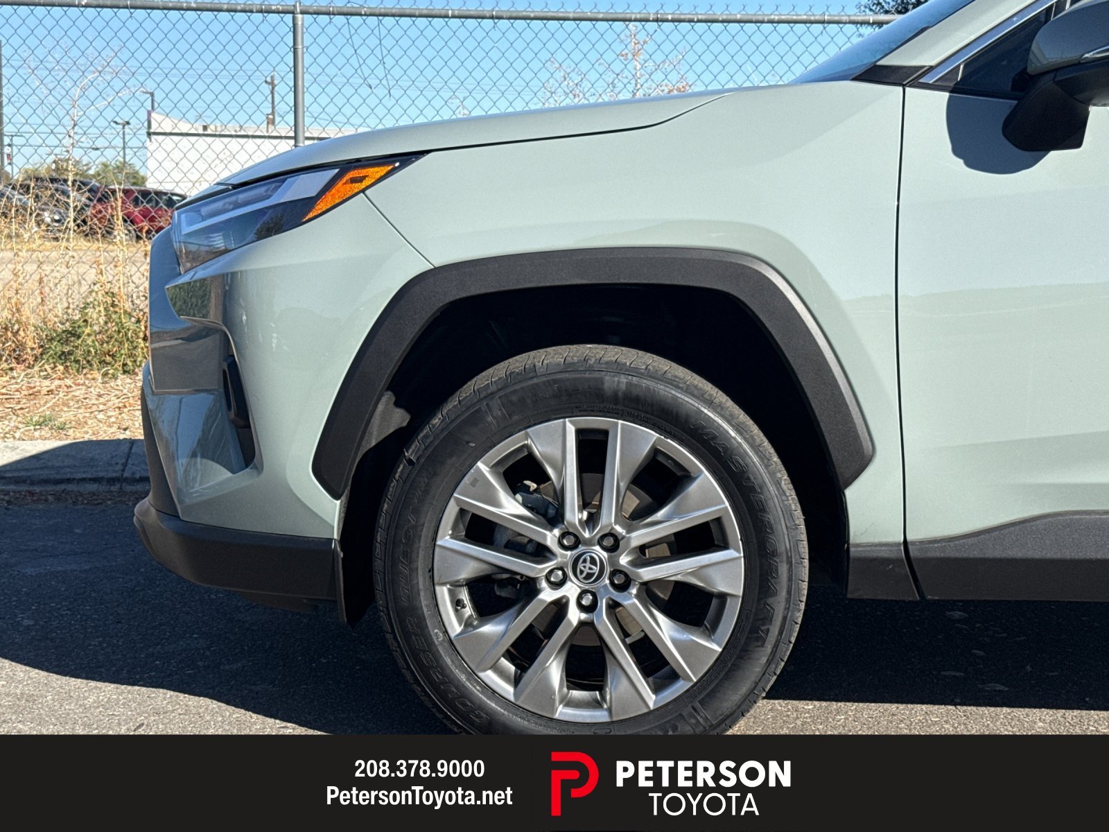 Used 2023  Toyota XLE Premium image 25